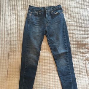 Levi’s Raw Hem Wedgie Skinny Jean